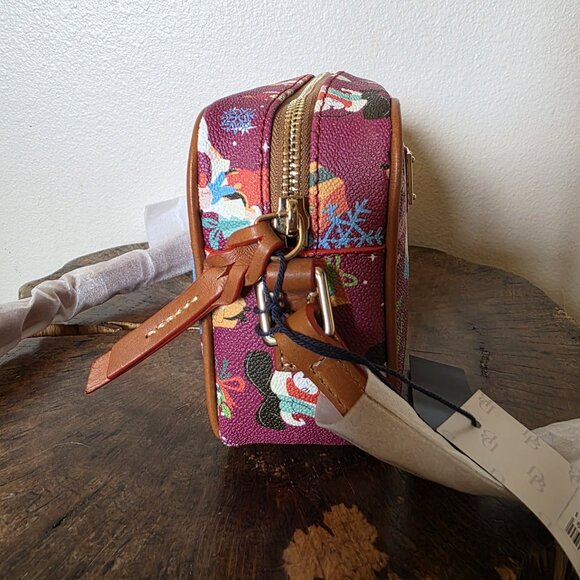 Disney Dooney & Bourke 2023 Christmas Holiday Camera Crossbody Bag NWT Rare - Picture 8 of 16